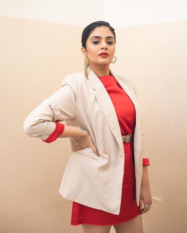 Staggering Looks Of Sreemukhi